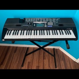 Keyboard piano with stand